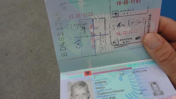 Greqi - Fëmijët shqiptarë mund të aplikojnë për pasaporta
