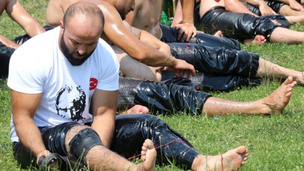 Orhan Okulu kërkon të shkruaj histori në garat e mundjes me vaj në Kirkpinar