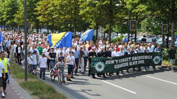 Teški uslovi na Maršu mira 2019: Oko 6.000 učesnika ne odustaje na putu preko Kameničkog brda