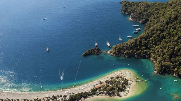 Turistët vendas dhe të huaj të dashuruar me qytetin turistik Mugla