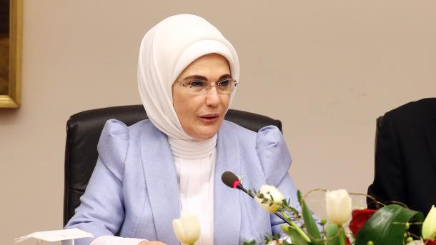 Emine Erdogan invita al mundo a la cumbre de la mujer a celebrarse en Turquía