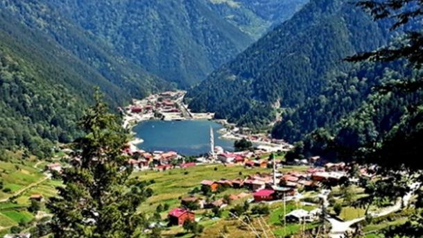 Turistas árabes visitam Uzungöl