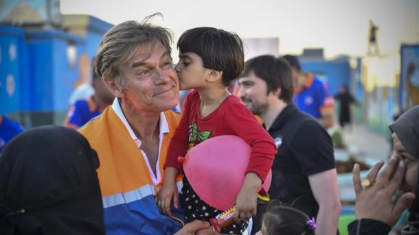 Doutor Oz recorda a sua visita ao acampamento de refugiados sírios