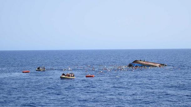 Többen eltűntek egy kompbaleset nyomán Indonéziában