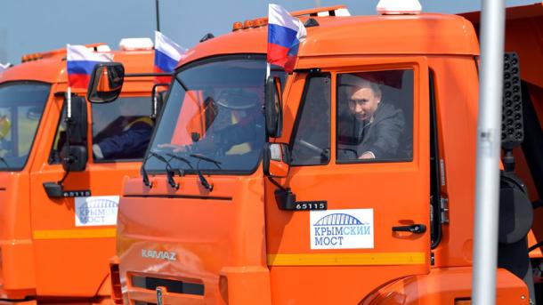 putin kamyon.jpg
