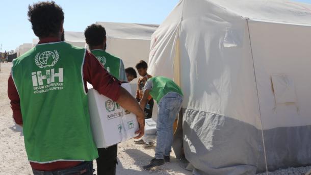«İHH» süriyediki qurban héytliq yardemlirini yuqiri kötürmekte