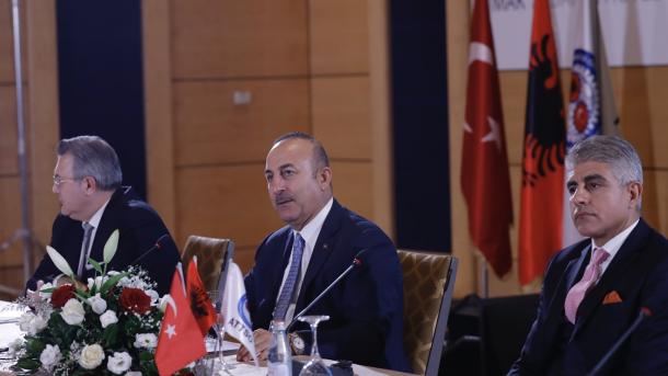 dışişleri bakanı Mevlüt Çavuşoğlu arnavutluk-türkiye sanayi ve ticaret odasında_1.jpg
