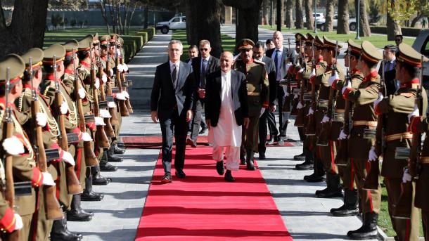 Afganisztánba látogatott a NATO főfitkára