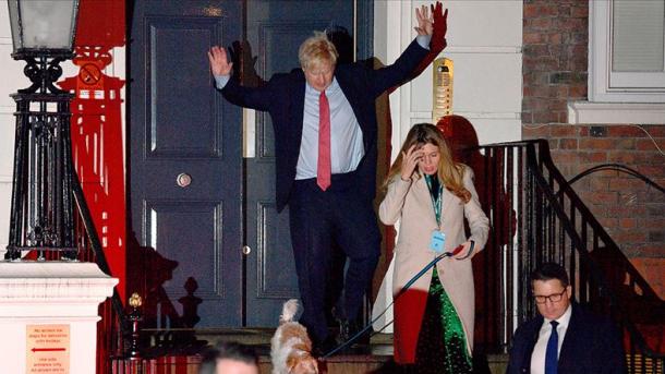 英国保守党在选举中大胜
