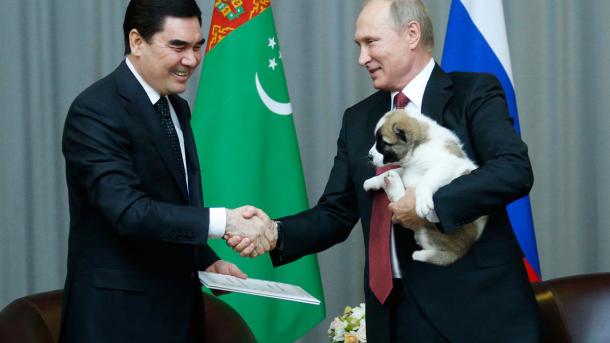 Putin Gurbanguly Berdimuhamedowy doglan güni bilen gutlady