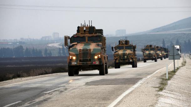 Во воздушен напад во подрачјето на Идлиб загинаа двајца турски војници, а двајца се ранети