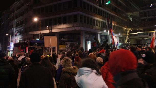 Продолжуваат антивладините протести во главниот град на Србија, Белград