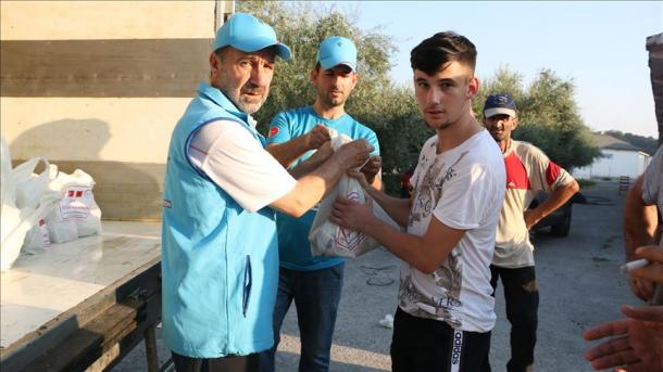 Turqia ka vazhduar të shpërndajë pako me mish kurbani për mijëra familje në nevojë në Shqipëri