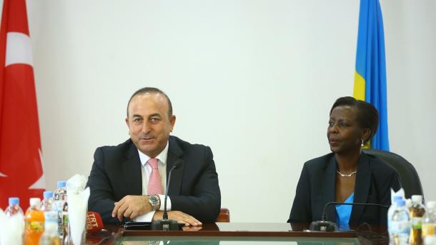 Daşary işler ministri Mewlüt Çawuşogly Ruanda gitdi