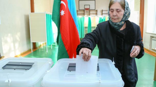 ezerbeyjanda pirézidént saylimi bashlandi