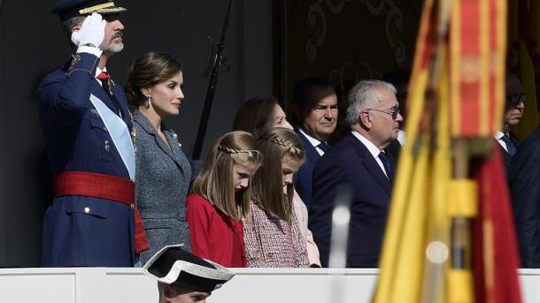 España celebra la Fiesta Nacional con aplausos y gritos de "Viva España"