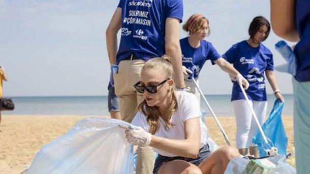¡Serenay Sarıkaya, respetuosa con el medio ambiente!