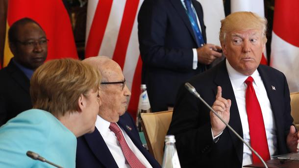 trump, merkel.jpg