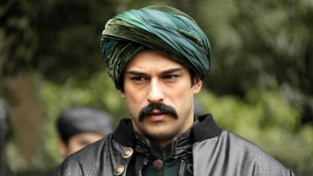 Burak Ozçivit vai atuar numa série histórica da TRT