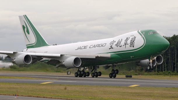 Hytaýda internediň üsti bilen Boeing 747 kysymly uçarlar satylýar