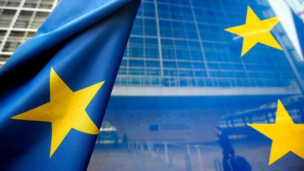 Αποτέλεσμα εικόνας για Η σημαία της ΕΕ αφαιρέθηκε από το κτήριο της προεδρικής διοίκησης στη Μολδαβία