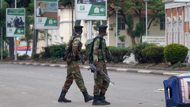 Sojin Zimbabwe na ci gaba da tattaunawar ganin Mugabe ya sauka daga mulki