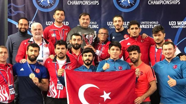 انڈر 23 ریسلنگ چمپین شپ میں ترکی کو 8 تمغے