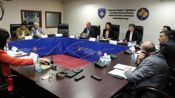 25 subjekte politike pritet të marrin pjesë në zgjedhjet në Kosovë