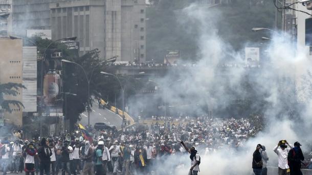Un militar muere y suman tres los fallecidos en protestas — Venezuela