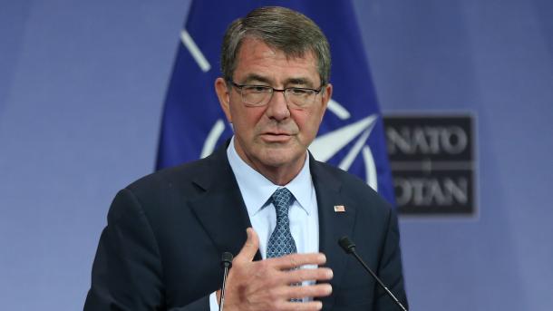 Carter: ShBA-të presin me kënaqësi operacionin e Rakkas në Siri