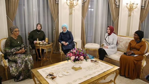 Emine Erdogan mirëpriti bashkëshorten e Presidentit të Gambias, Barrow
