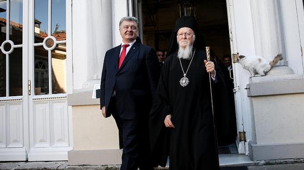Патриарх Варфоломей в присутствии Порошенко подписал Томос об автокефалии "новой церкви" Украины