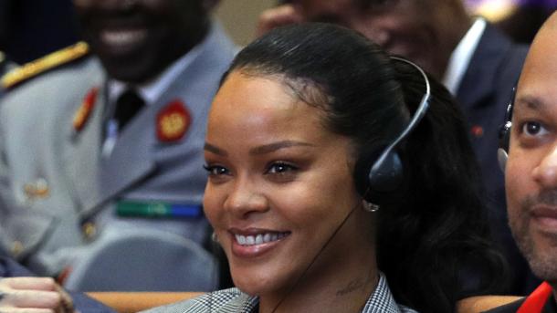 Rihannaga vatani Barbarosda hukumat tomonidan "elchi" unvoni berildi