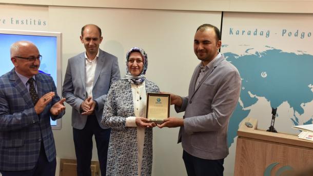 Karadağ_Yunus Emre_Ebru kursu_diploma töreni.jpg