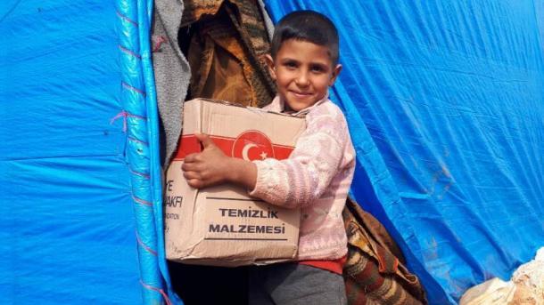 A Fundação Turca de Diyanet envia 316 transportadores de ajuda humanitária para a Síria