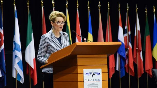 mimi kodheli - nato parlamenter asamblesi arnavutlukta toplandı.jpg