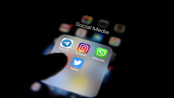 La France approuve un projet de loi restreignant les réseaux sociaux aux moins de 15 ans