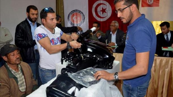 Tunisie : La TIKA distribue des équipements aux pêcheurs à Médenine