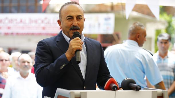 Çavusoglu: FETO bashkëpunon me organizata terroriste të tjera në terren