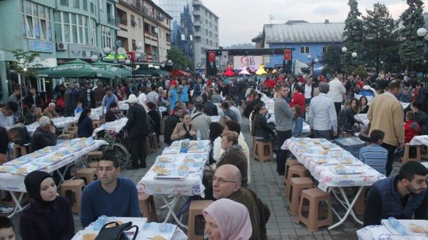 Karadağ_Rozaj_bereket konvoyu_toplu iftar_04.jpg