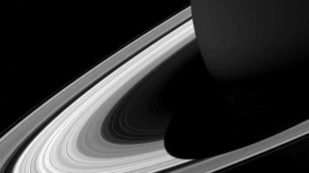 NASAが土星の照明ラインを撮影