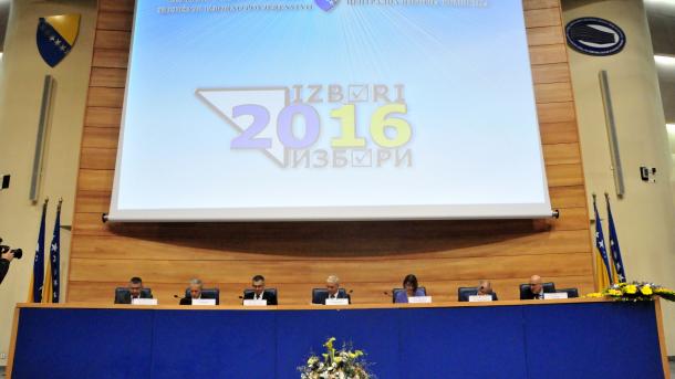 Rezultati lokalnih izbora u BiH: Koalicija SDA-SBB osvojila 34 načelnička mjesta, HDZ BiH 18