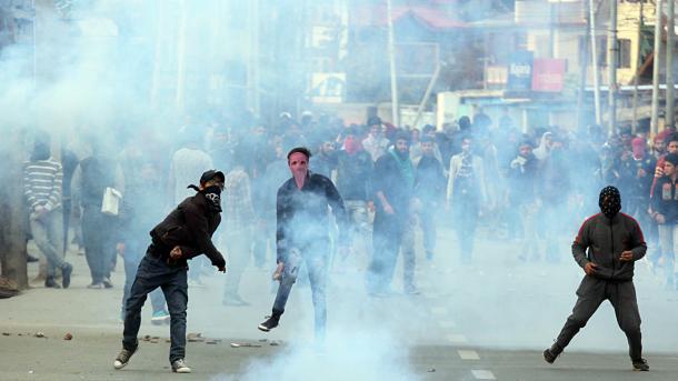 بھارتی زیر کنٹرول کشمیر: دو مزاحمت کار فوج کے ہاتھوں ہلاک،پرتشدد احتجاج شروع