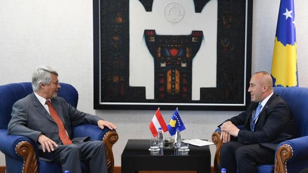 Kosovë – Hardinaj bisedon për liberalizimin e vizave me Frischenschlager