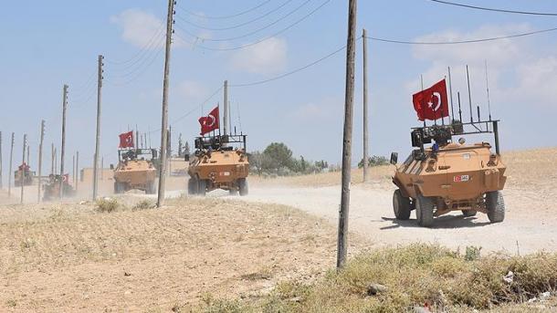 Syrie: Douzième patrouille des troupes turques et américaines à Manbij