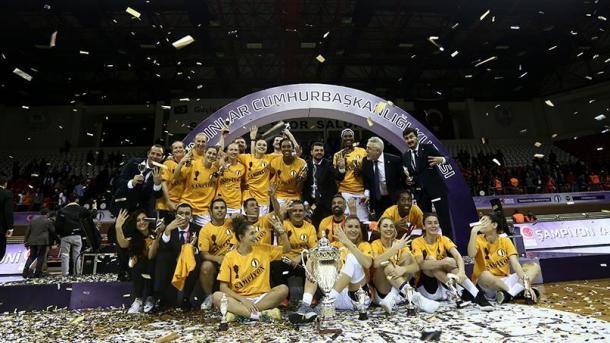 Tim Bola Basket Perempuan Near East University Juarai Piala Presiden