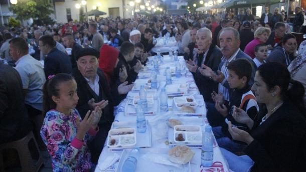 Karadağ_Rozaj_bereket konvoyu_toplu iftar_02.jpg