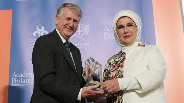 La primera dama de Turquía recibe Reconocimiento al Servicio Humanitario