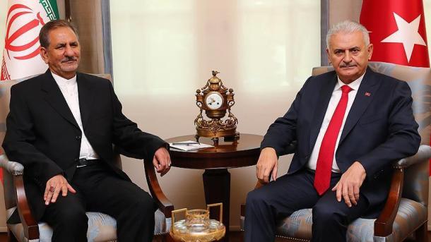 Primeiro-ministro turco oferece suas condolências pelas vítimas do terremoto no Irã