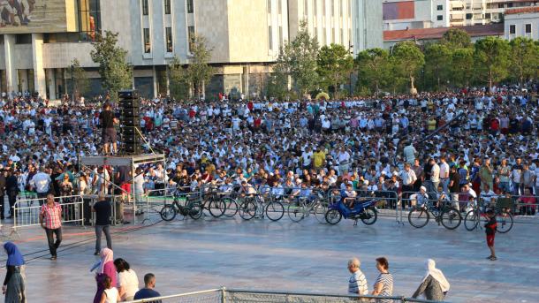 Муслиманите во регионот го одбележуваат Курбан Бајрам